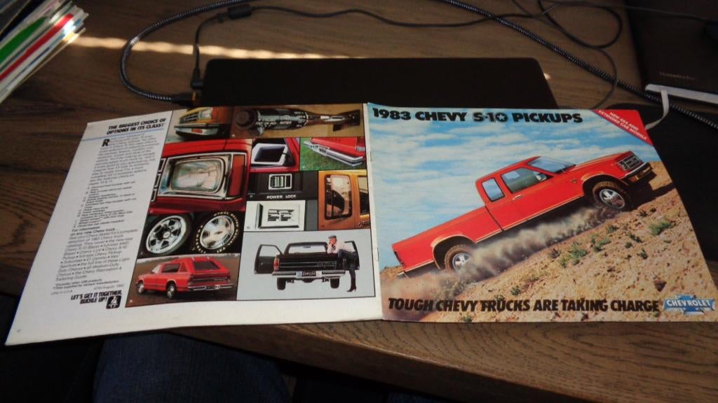 USA Folder CHEVROLET  CHEVY S-10 PICKUPS  1983, Verzenden, Zo goed als nieuw, Chevrolet