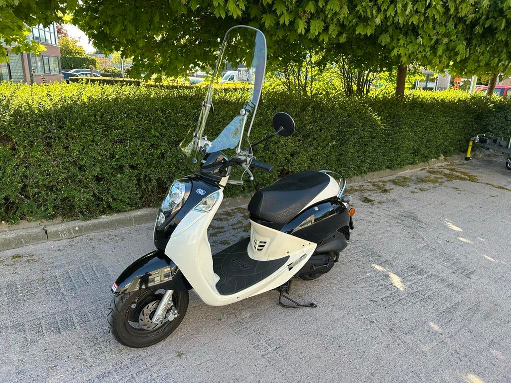 Sym Mio (snor) scooter uit 2008 - 1e eigenaar, Incl. Slot, Fietsen en Brommers, Scooters | SYM, Ophalen, Gebruikt, Benzine, Mio