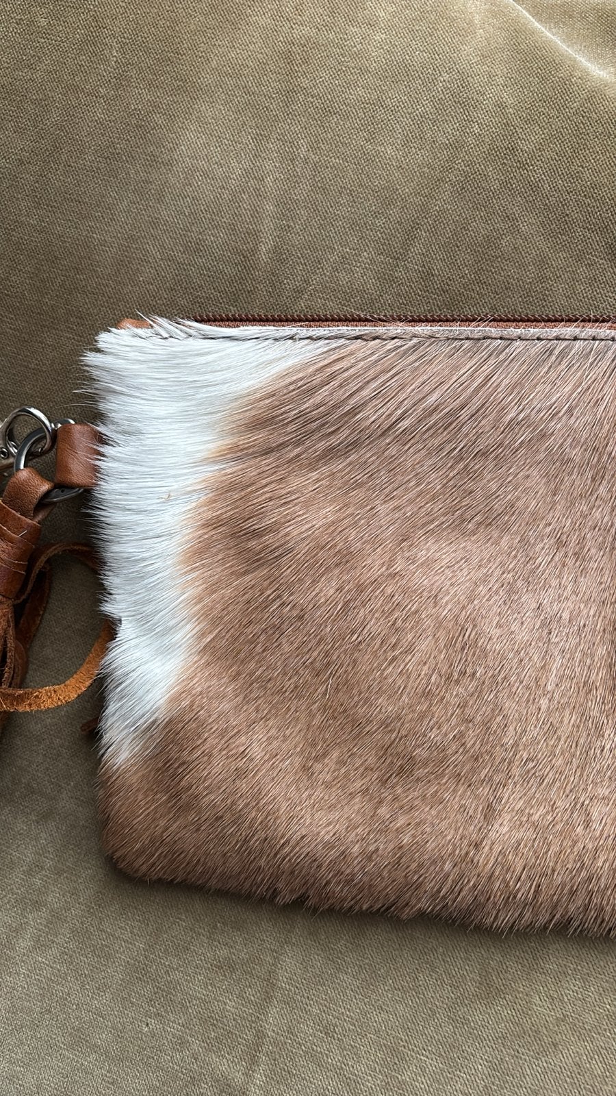Saem by nature clutch met bont en kwastje, Sieraden, Tassen en Uiterlijk, Tassen | Damestassen, Ophalen of Verzenden, Zo goed als nieuw