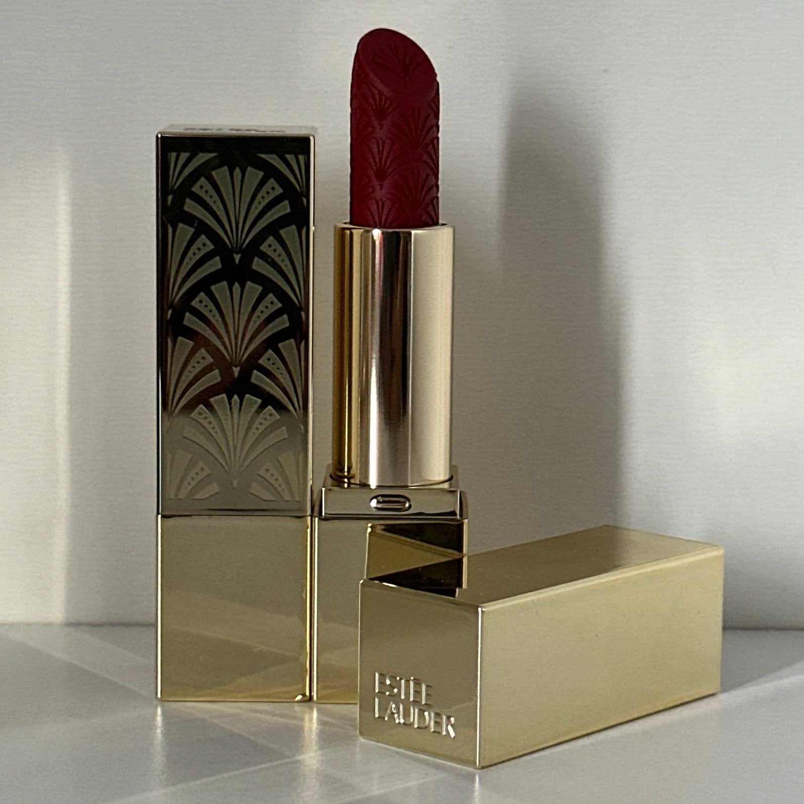 Estee Lauder Limited Edition Lipstick #Red Velvet#, Ophalen of Verzenden, Nieuw, Lippen, Make-up