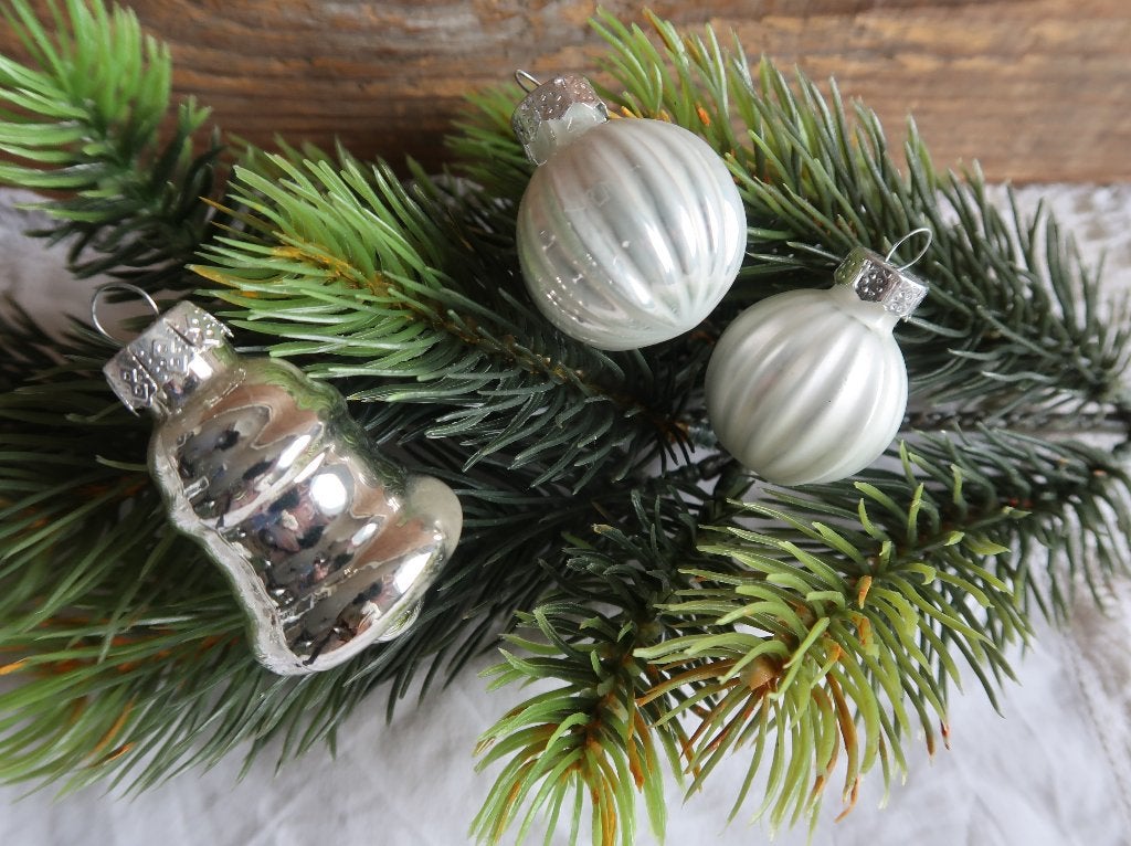 3 kleine oude kerstballetjes glas zilver klokje feathertree, Ophalen of Verzenden, Gebruikt