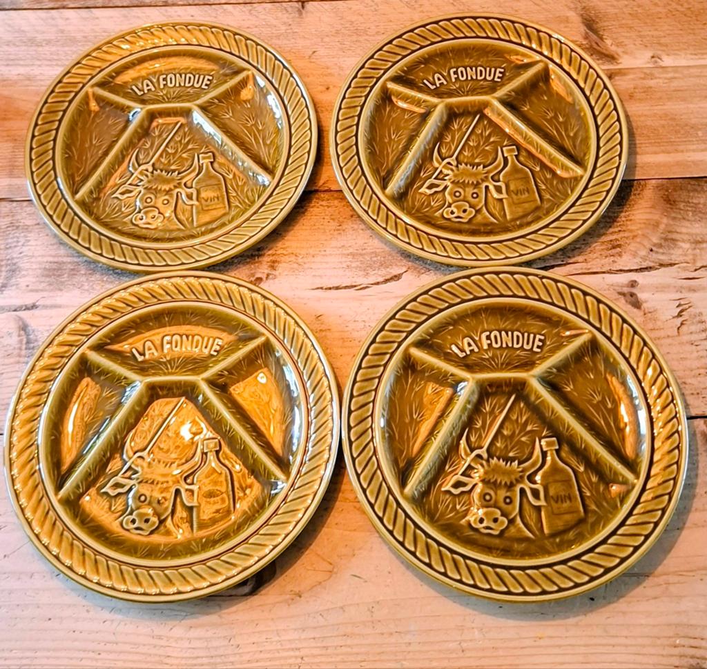4 groene fondueborden "La Fondue" - Vintage, Huis en Inrichting, Keuken | Servies, Gebruikt, Keramiek, Ophalen of Verzenden, Bord(en)