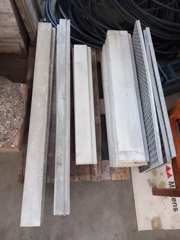 Betonnen kantplanken en lateien, Doe-het-zelf en Verbouw, Metselstenen, Ophalen, Nieuw, Beton