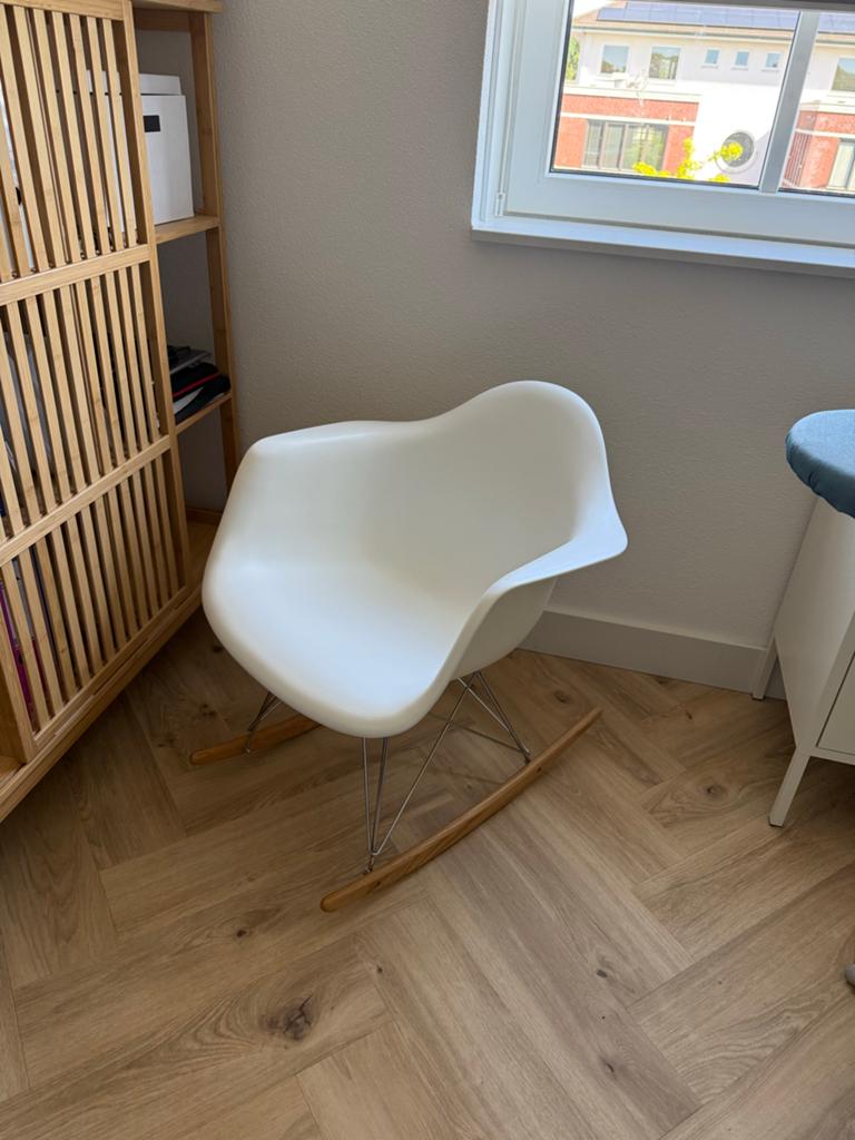 Witte kuipstoel schommelstoel (Hay dupe), Huis en Inrichting, Ophalen, Kunststof, Gebruikt, Wit
