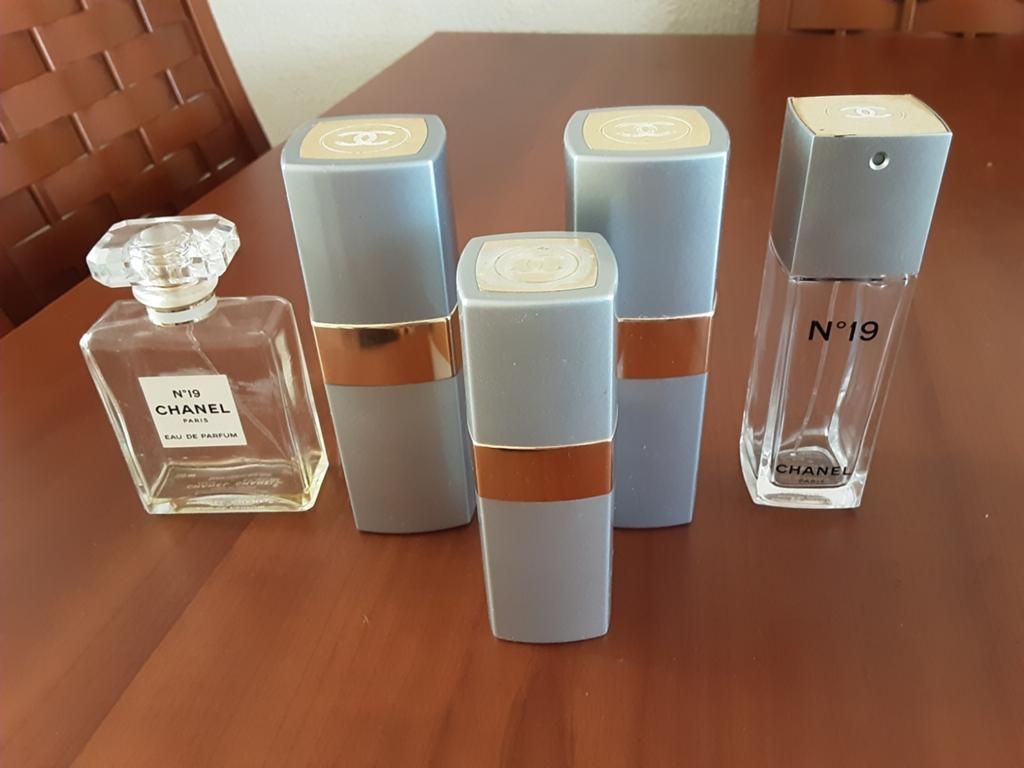 Chanel N19: 2 Lege Flessen & 3 Omhulsels, Ophalen of Verzenden, Gebruikt
