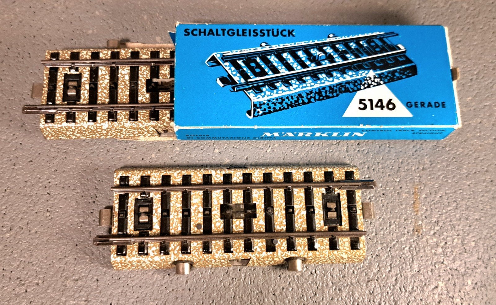 2x Marklin schakelrails 5146, Wisselstroom, Rails, Ophalen of Verzenden, Zo goed als nieuw