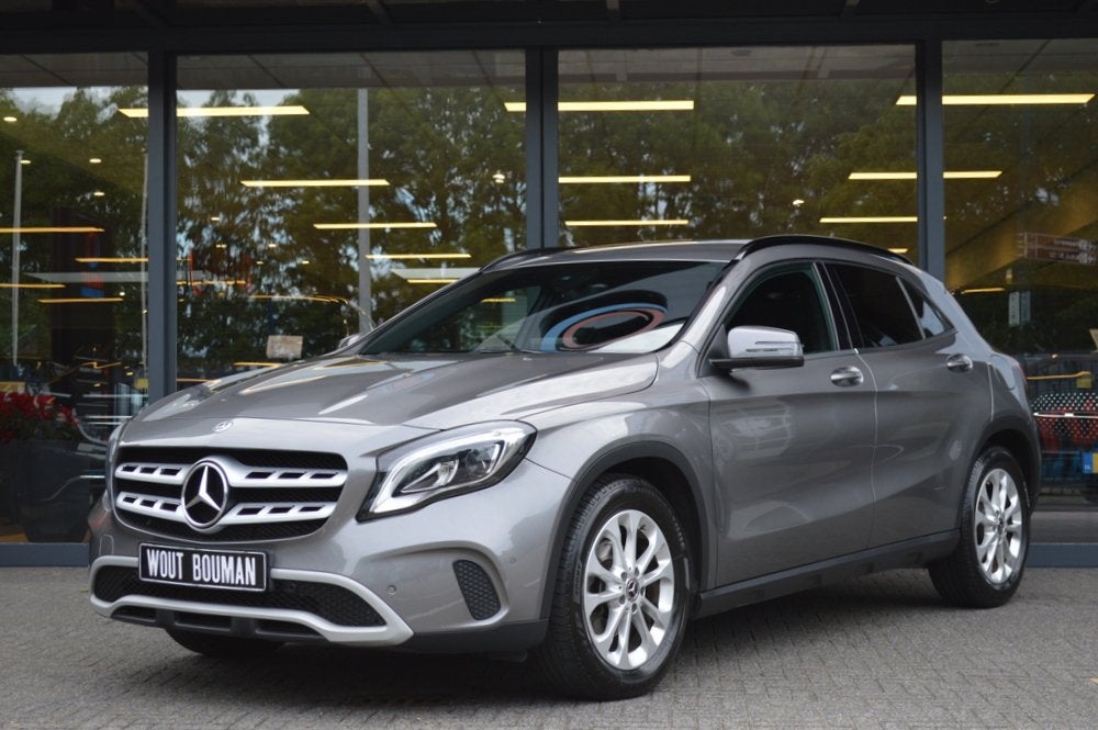 Mercedes-Benz GLA 180 Led Navi Camera Pdc (bj 2017), Auto's, Voorwielaandrijving, Gebruikt, 4 cilinders, Leder en Stof