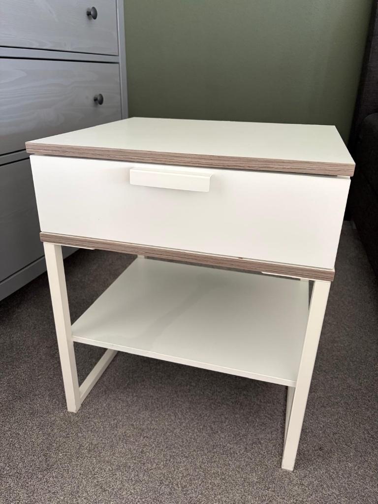 Nachtkastje met lade en open vlak, Huis en Inrichting, Ophalen, Zo goed als nieuw, Minder dan 45 cm