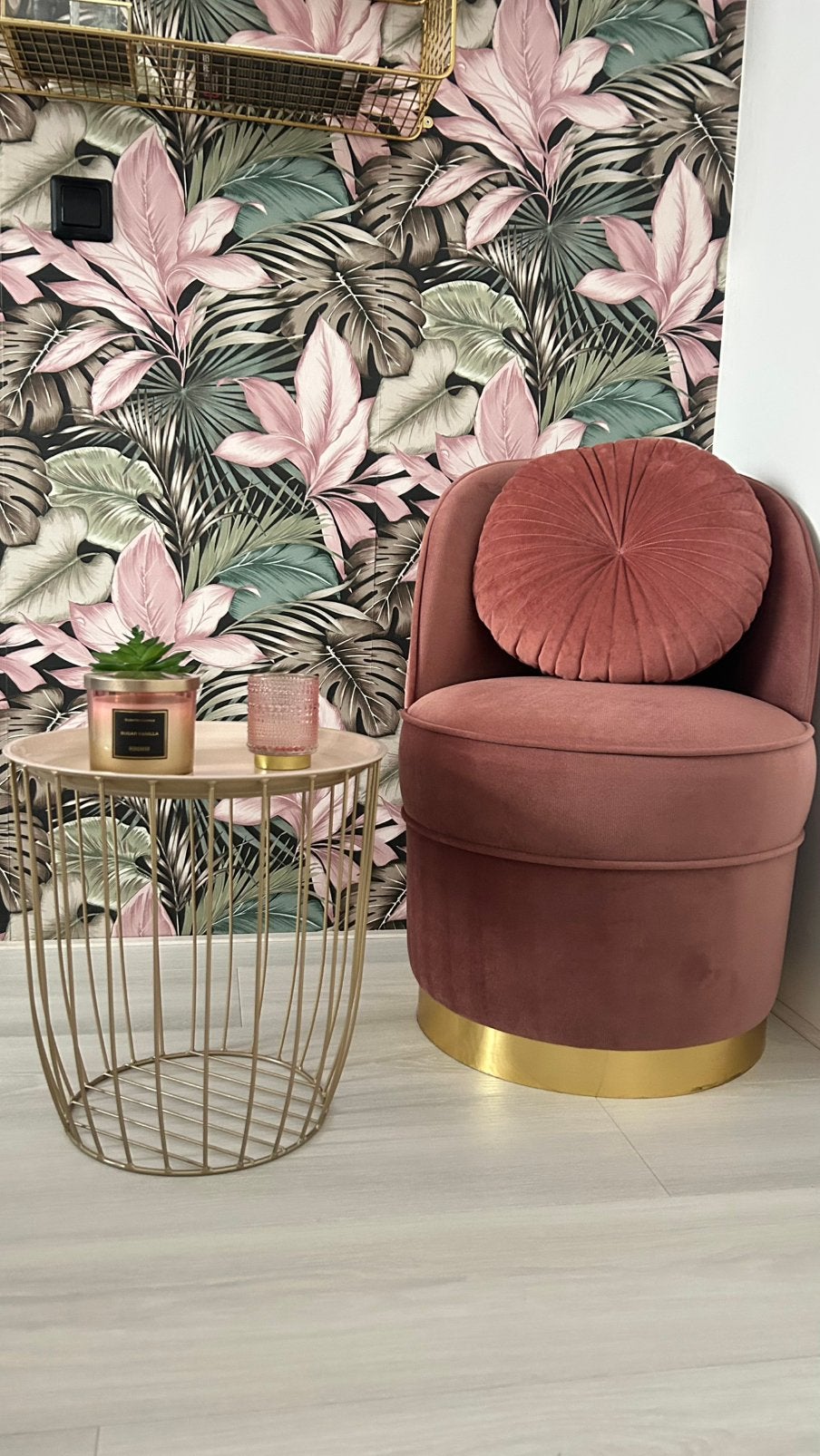 : Prachtige oudroze fluwelen fauteuil + bijpassend tafeltje, Ophalen, Zo goed als nieuw, Rond, Stof
