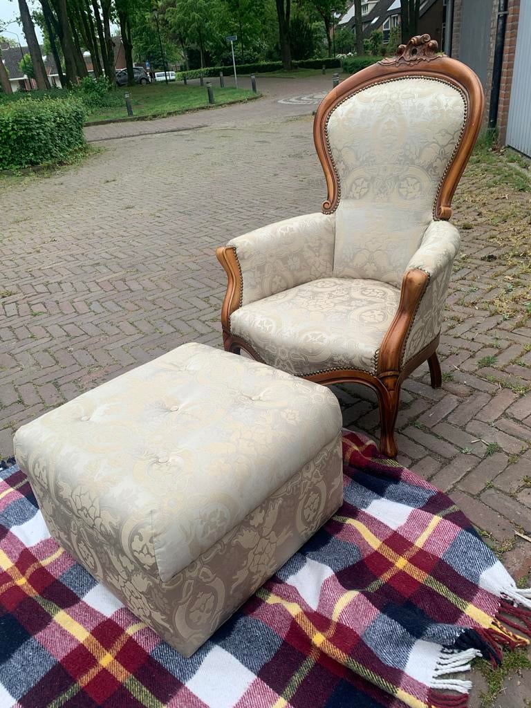 Klassieke fauteuil met hocker.- in prima staat, Ophalen