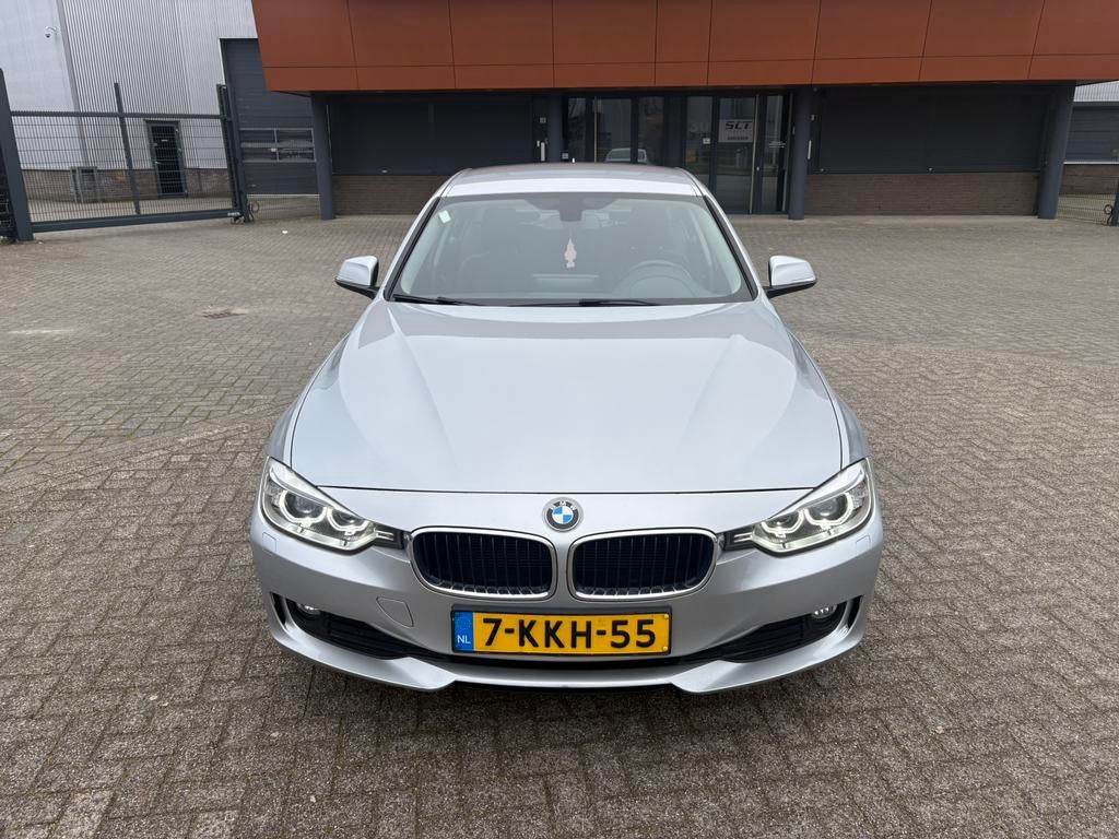 Zeer nette 320i bj 2013  NIEUWE APK, Auto's, Achterwielaandrijving, 4 cilinders, Handgeschakeld, 19 km/l