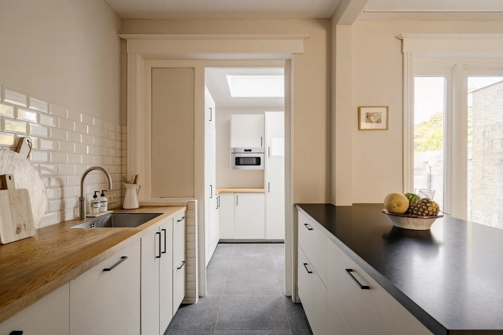 Complete IKEA keuken – 2 jaar oud – inclusief apparatuur, Huis en Inrichting, Ophalen, Gebruikt, Wit, Hoekkeuken