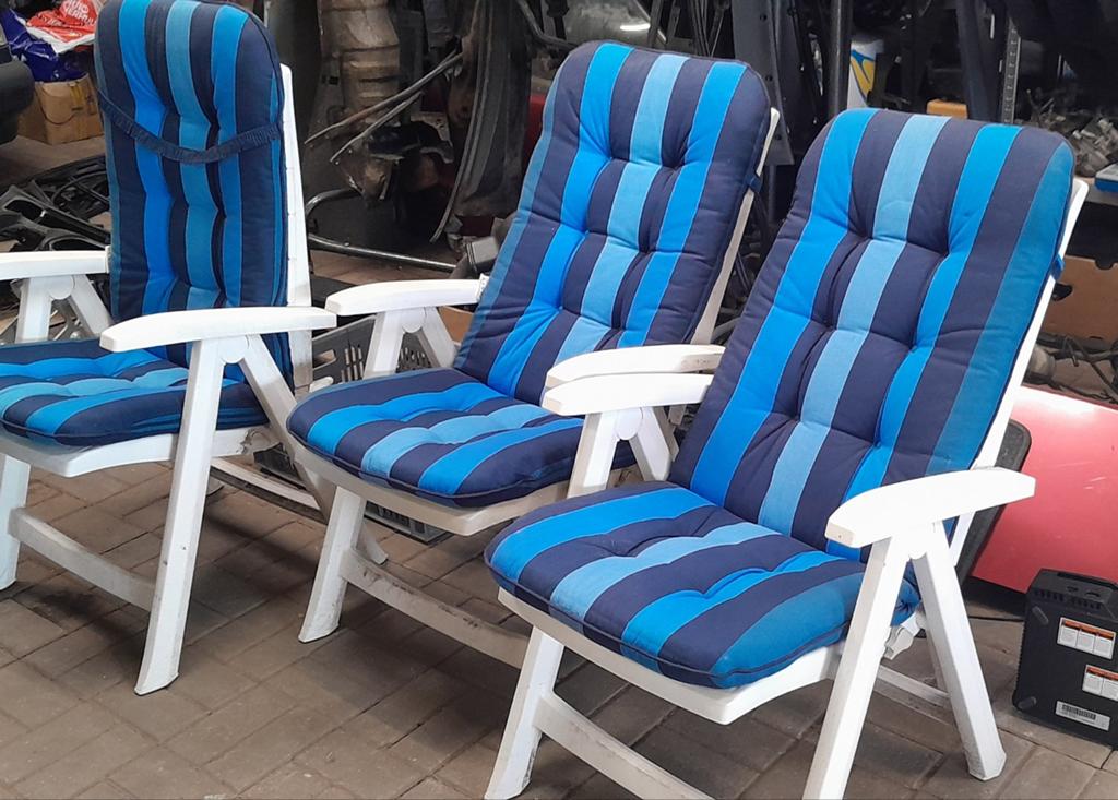 3 tuinstoelen met 4 kussens in beschermhoes, Ophalen, Gebruikt