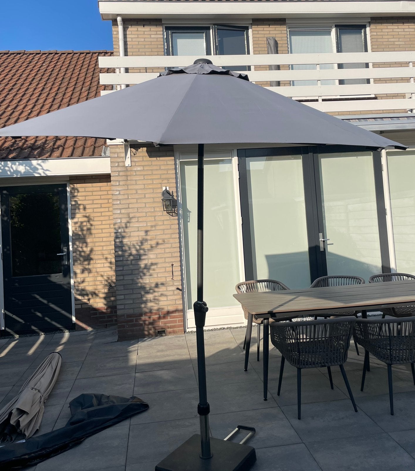 Parasol Trinidad grijs 80+UV D 250 cm, Ophalen, Zo goed als nieuw, Kantelbaar