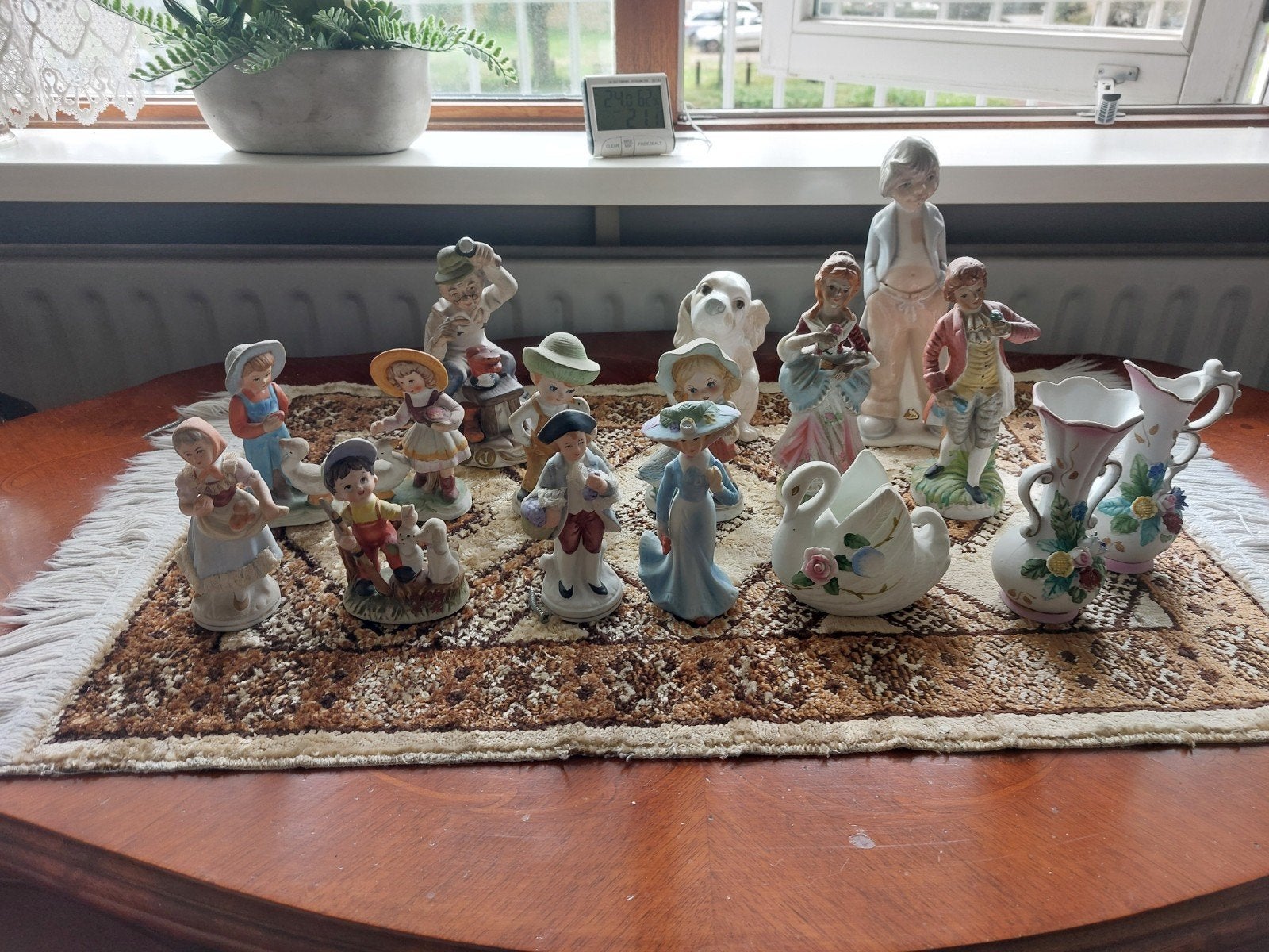 Verzameling van 16 porseleinen beeldjes en vazen, Antiek en Kunst, Ophalen