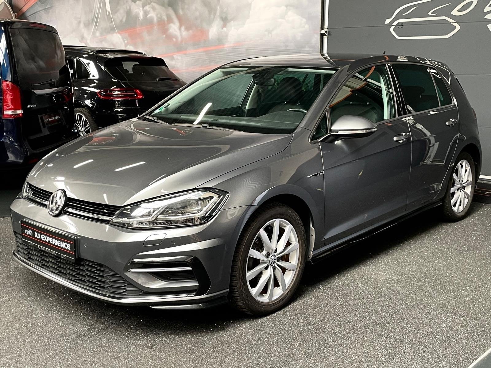 Volkswagen Golf 7.5 FACELIFT 1.5 TSI 150PK R-LINE Highline N, Voorwielaandrijving, Dealer onderhouden, Zwart, 4 cilinders