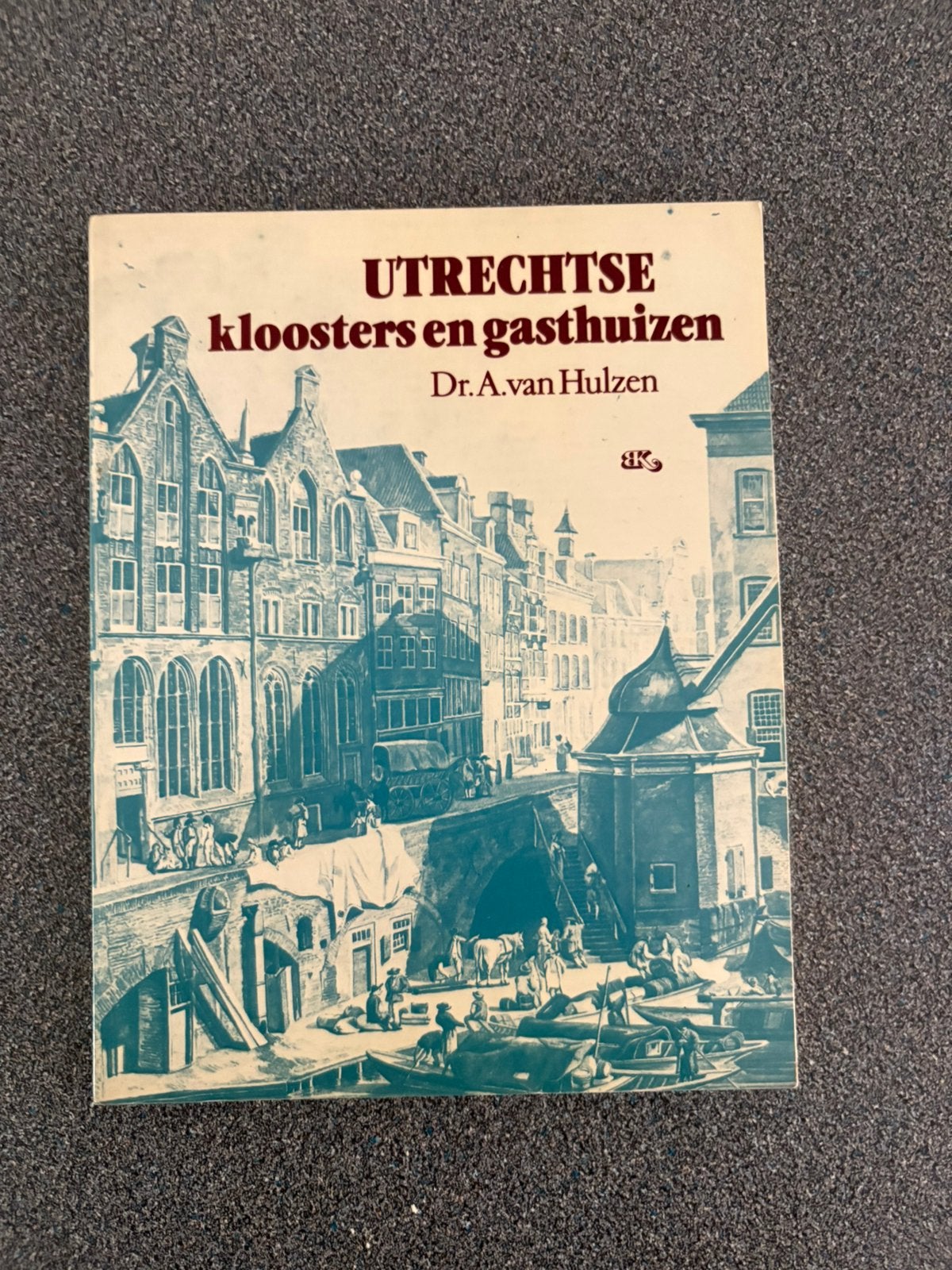 UTRECHTSE KLOOSTERS EN GASTHUIZEN, Boeken, Gelezen, Ophalen of Verzenden, A VAN HULZEN, 17e en 18e eeuw