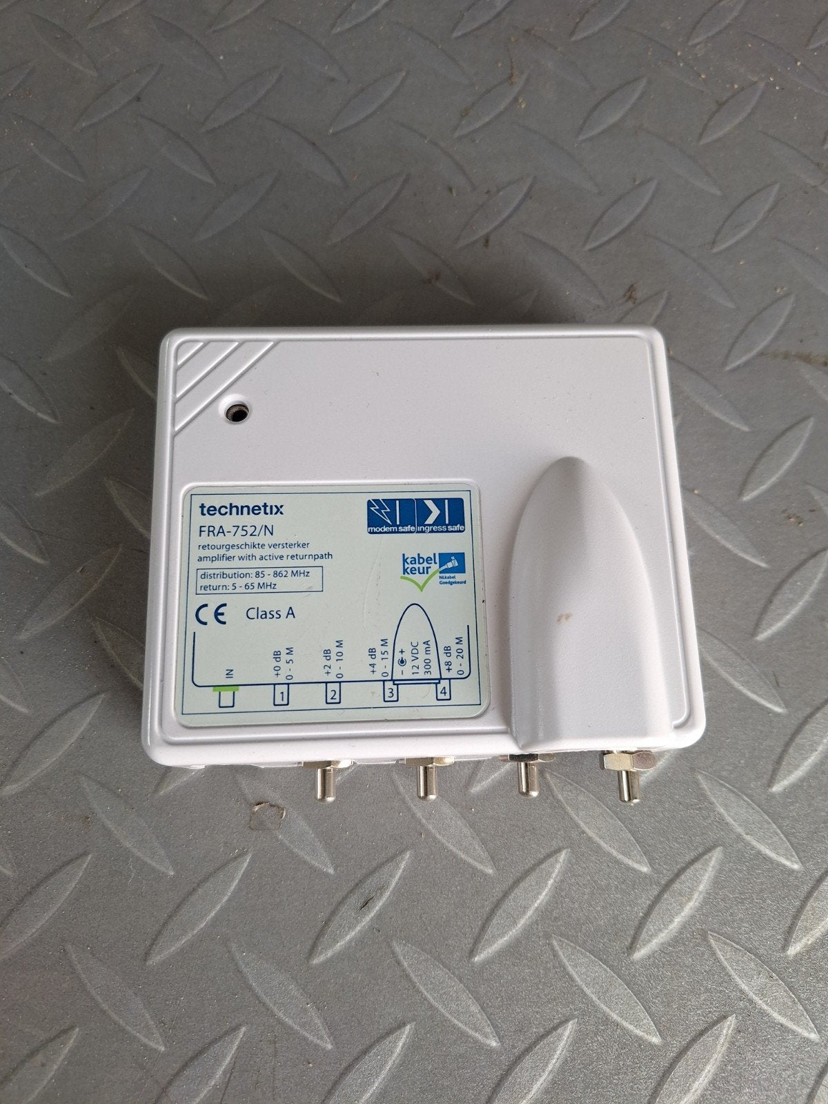 Technetix FRA-752/N versterker voor kabel-tv en internet, Ophalen of Verzenden, Gebruikt, Minder dan 2 meter, Overige kabels