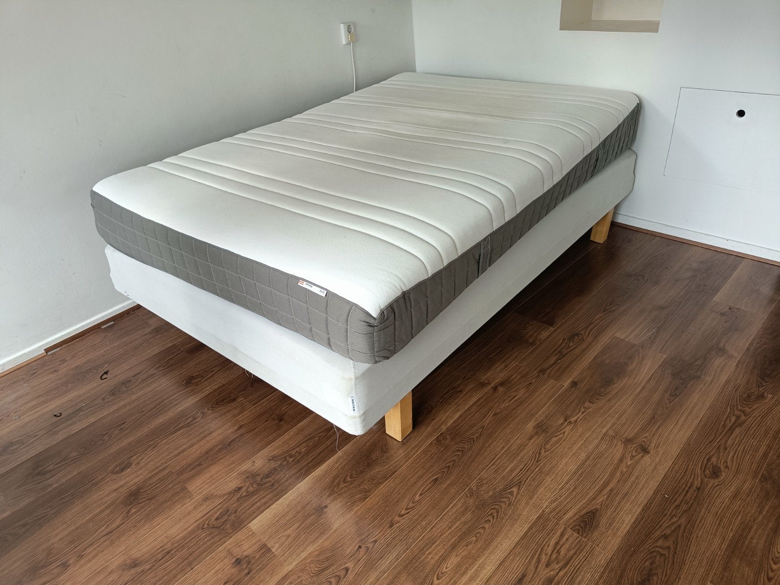 Gratis bed met matras - 1400x200 cm, Ophalen, Gebruikt, Tweepersoons, 140 cm