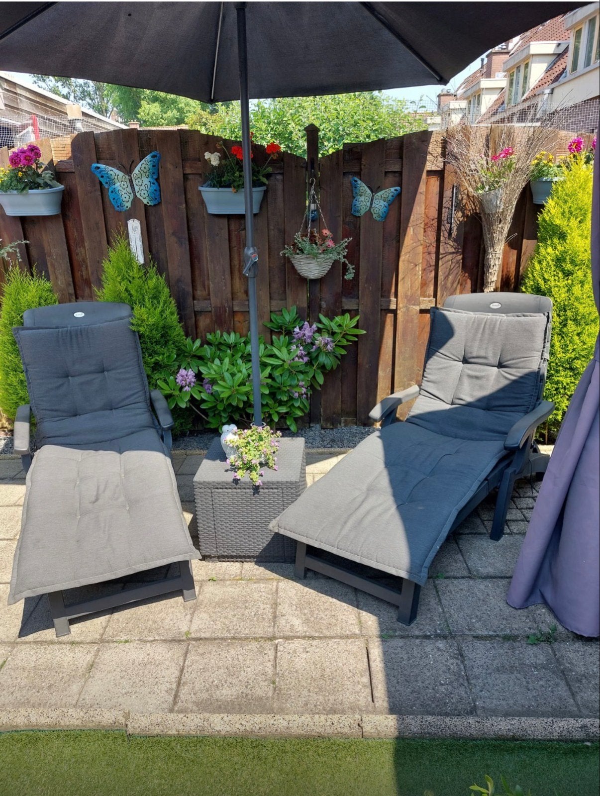 Twee verstelbare ligbedden met kussens, Tuin en Terras, Ophalen, Gebruikt, Kunststof, Verstelbaar