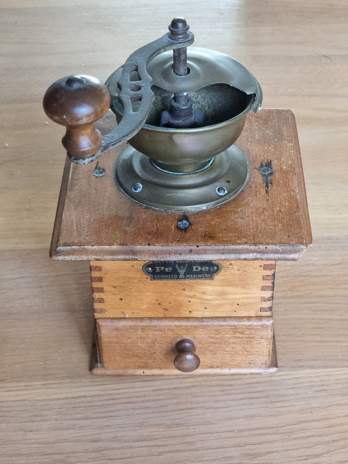 Te koop   Antieke PeDe koffiemolen - Houten handkoffiemaler, Ophalen of Verzenden
