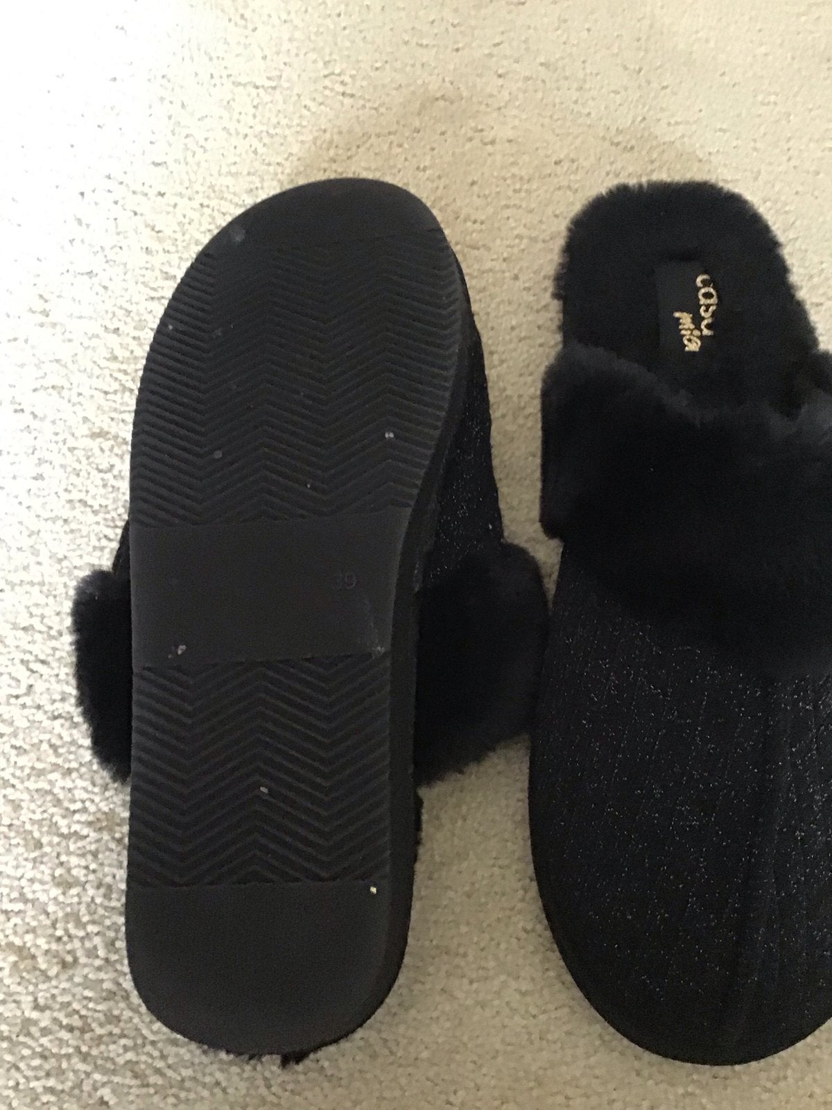 Zwarte Cosy Maja pantoffels met bont, maat 39, Kleding | Dames, Ophalen of Verzenden, Zo goed als nieuw, Zwart, Pantoffels of Sloffen