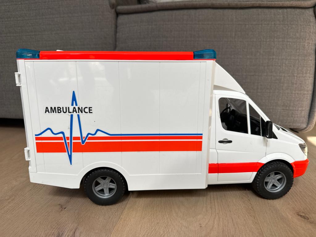 Bruder Mercedes-Benz Sprinter Ambulance met Figuur, Ophalen of Verzenden, Zo goed als nieuw