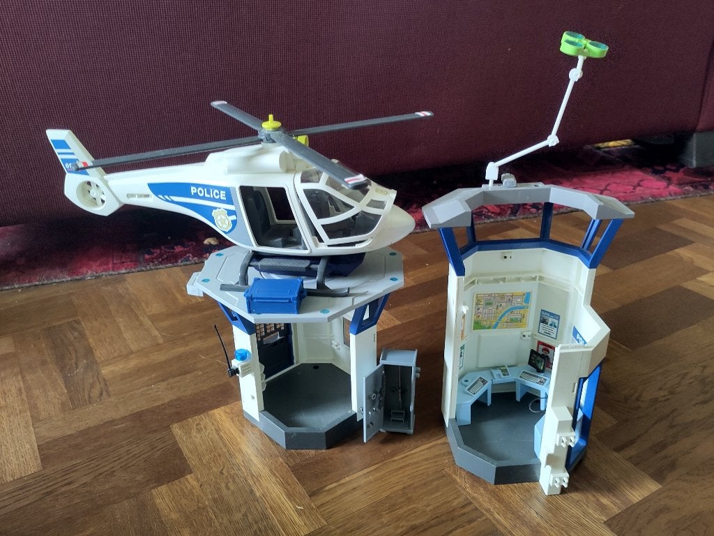 Playmobil politiebureau met helikopter, Kinderen en Baby's, Speelgoed | Playmobil, Ophalen, Gebruikt, Gebouw, Losse onderdelen