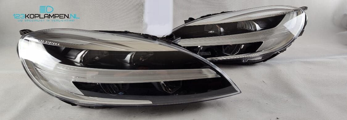 (J3) Volvo V40 Full Led koplamp links rechts
