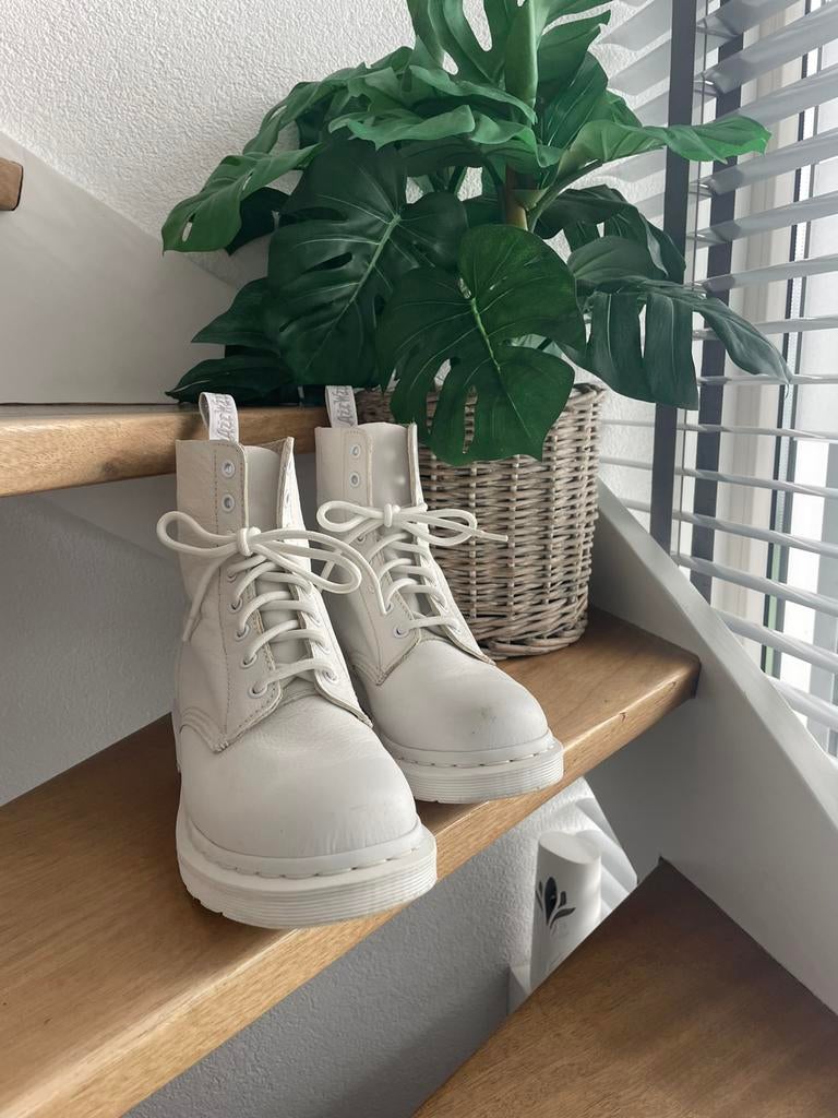 Dr. Martens 1460 Pascal Virginia Mono Wit - Maat 39, Ophalen of Verzenden, Zo goed als nieuw, Wit, Lage of Enkellaarzen