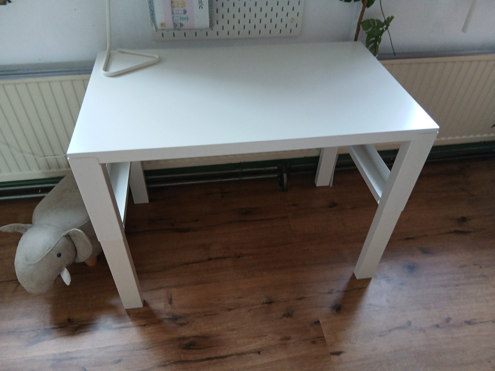 IKEA PÅHL bureau - Wit (excl. lamp), Huis en Inrichting, Bureaus, Ophalen