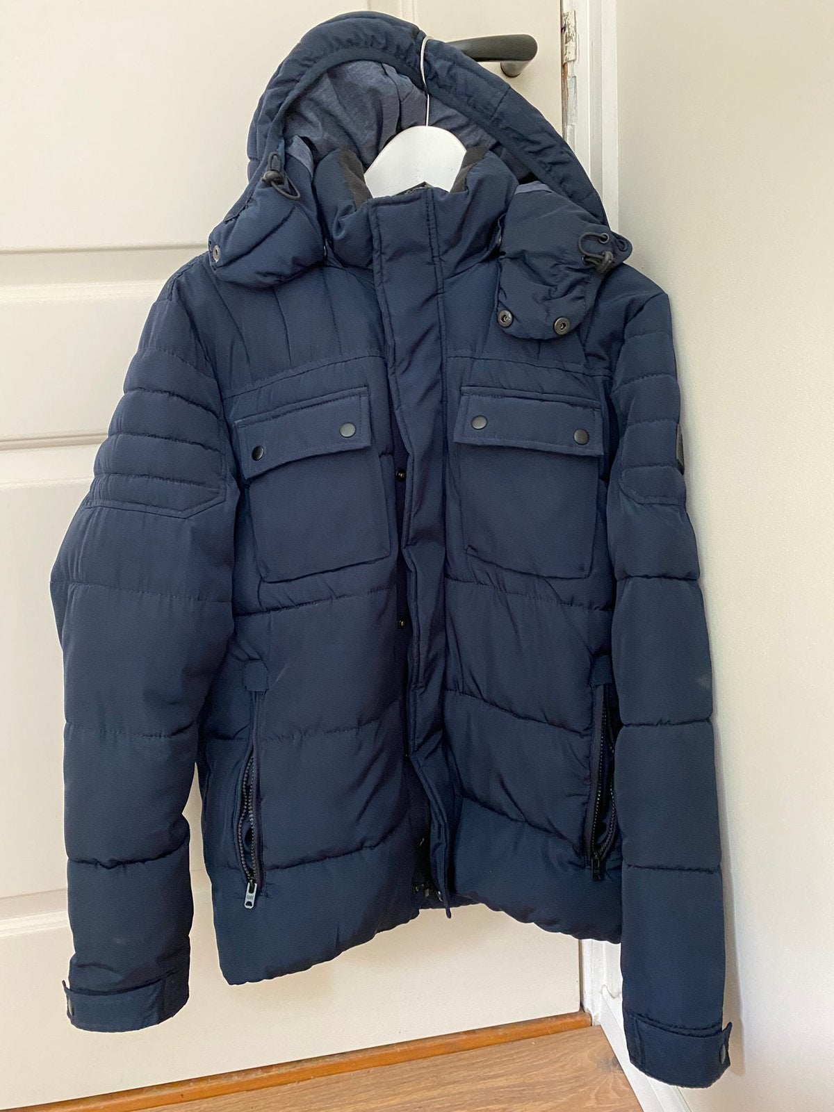 Heren winterjas met capuchon, Hilfiger style, maat M, blauw, Ophalen of Verzenden, Gedragen, Blauw