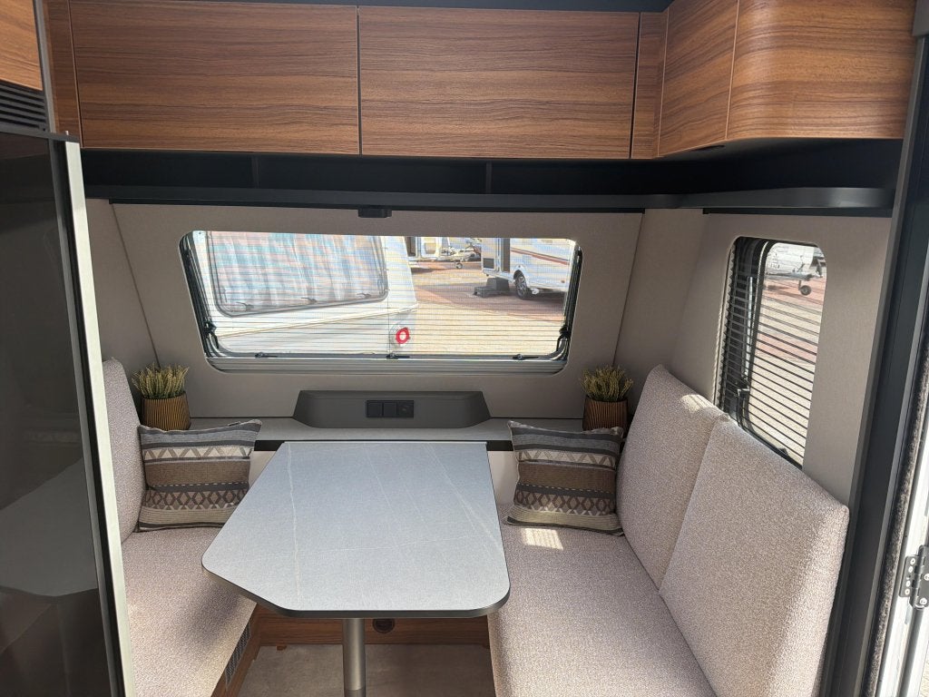Eriba Novaline 442 Airco Mover nieuwstaat unieke kans, Caravans en Kamperen, Overige typen, Standaardzit, Schokbreker, Bedrijf