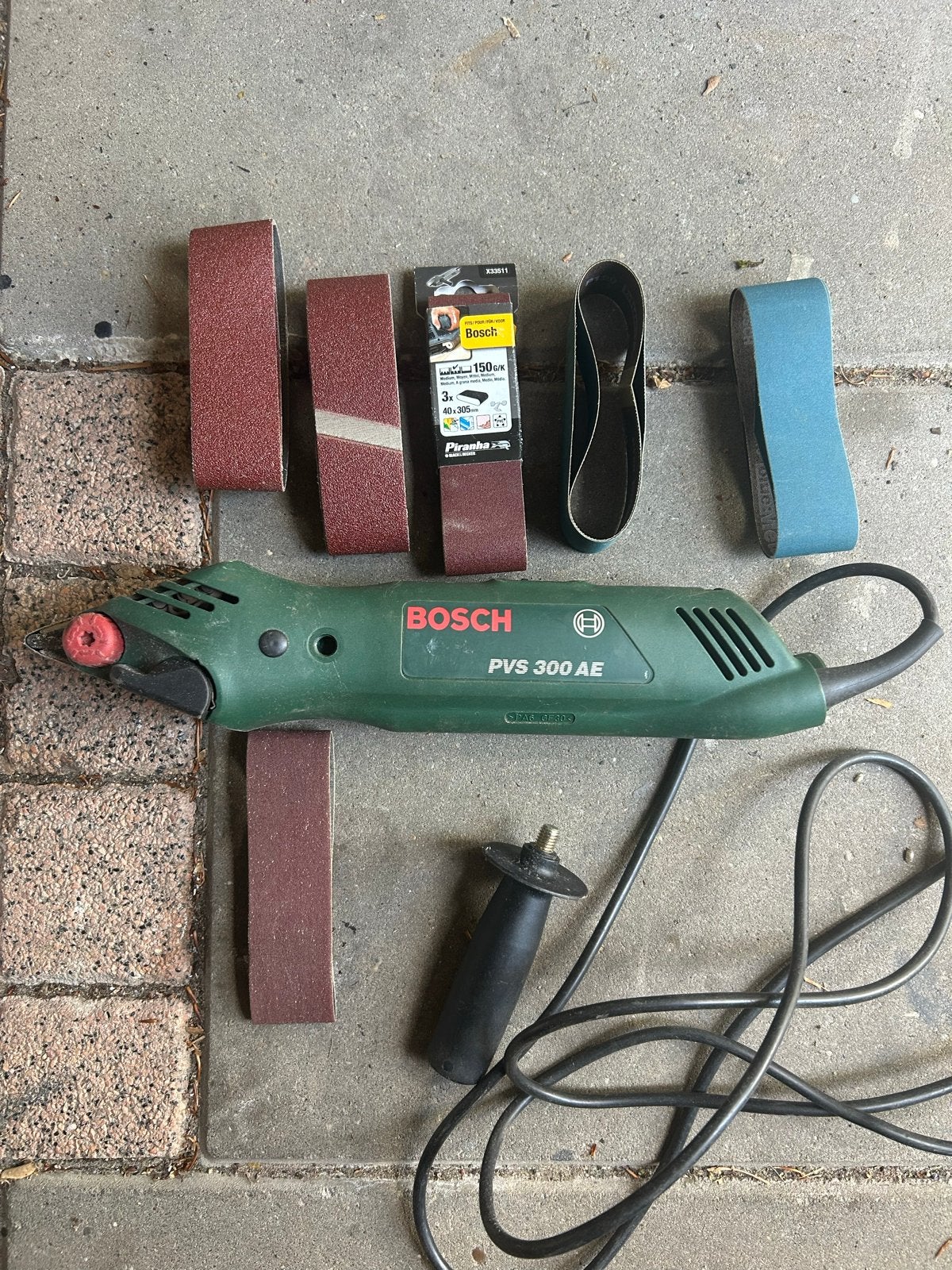 Bosch PVS 300 AE bandschuurmachine met accessoires, Doe-het-zelf en Verbouw, Gereedschap | Schuurmachines, Gebruikt, Bandschuurmachine