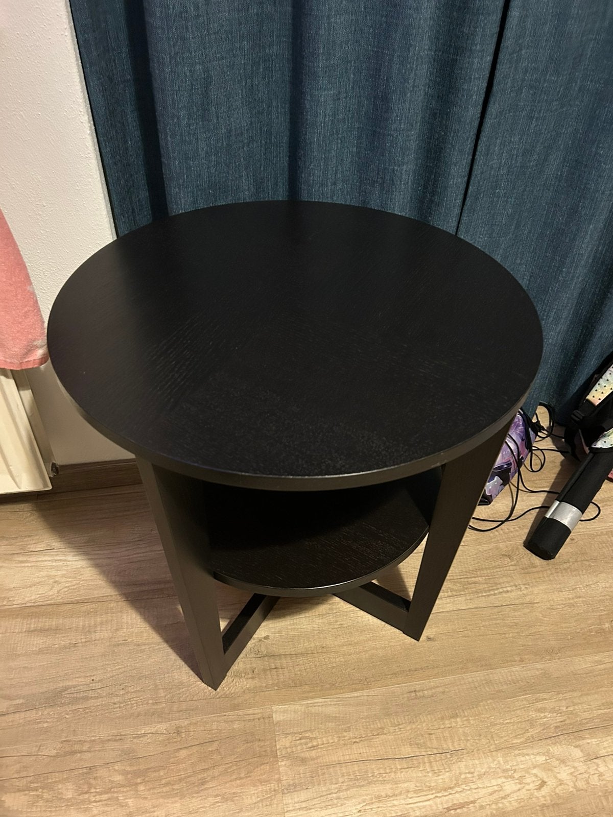 IKEA Vejmon ronde bijzettafel 60 cm zwartbruin, 50 – 75, 50 tot 100 cm, Rond, Zo goed als nieuw