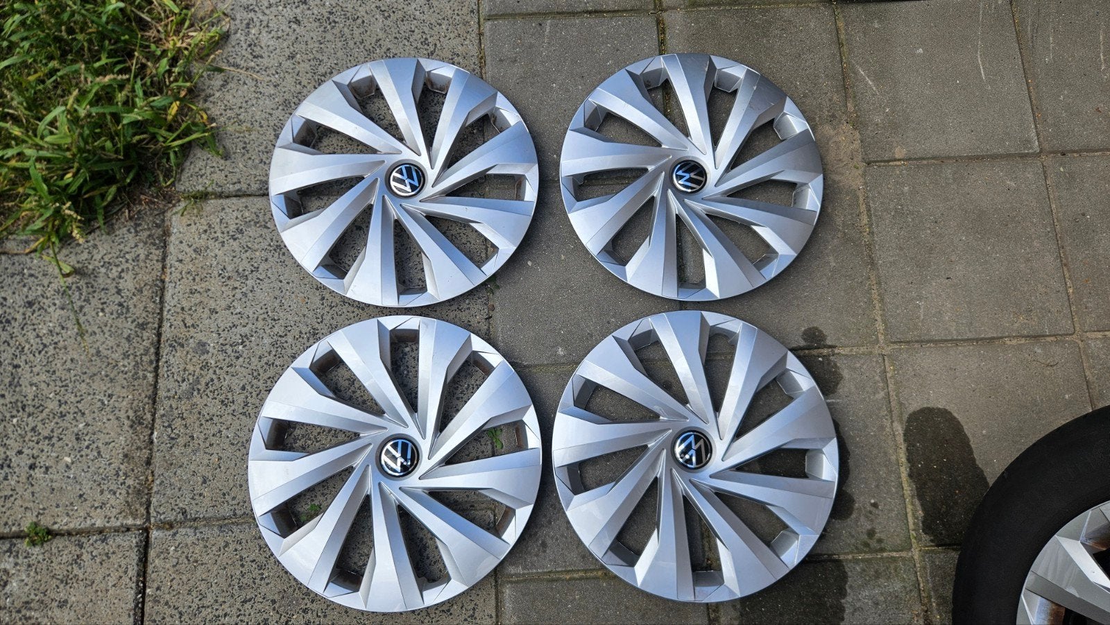 Set van 4 originele VW wieldoppen Polo 15 inch AW 2017+, Ophalen, Zo goed als nieuw