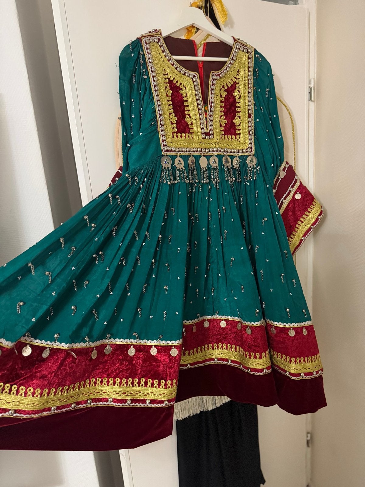 Mooie Afghaanse jurk met Bordeaux rode broek en sjaal, Ophalen, Meerkleurig, Maat 46/48 (XL) of groter, Zo goed als nieuw