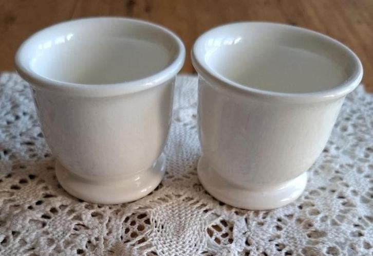 2 Brocante keramieke Off white eierdopjes, Ophalen of Verzenden
