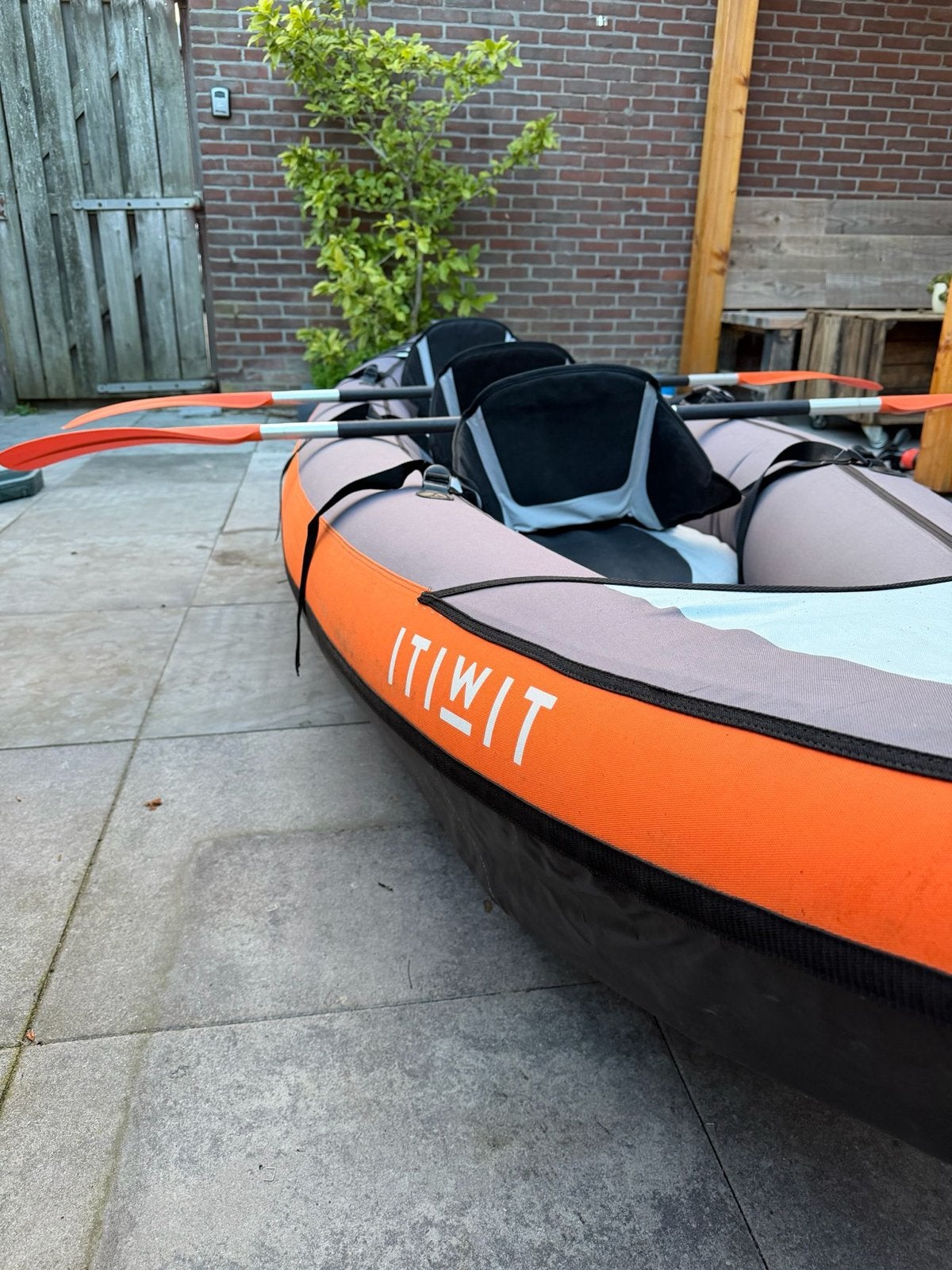Itiwit opblaasbare kajak 2-3 persoons met peddels en tas, Ophalen, Opblaasbaar, Zo goed als nieuw, 3-persoons of meer