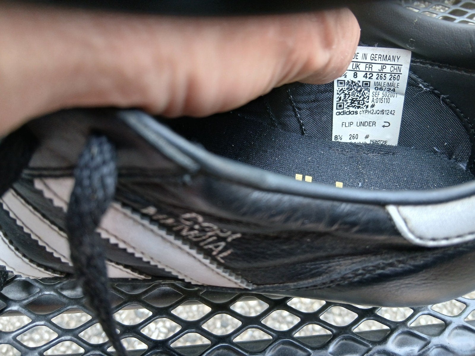 Adidas voetbalschoenen maat 42, zwart-wit, Gebruikt, Maat XS of kleiner, Schoenen, Ophalen of Verzenden