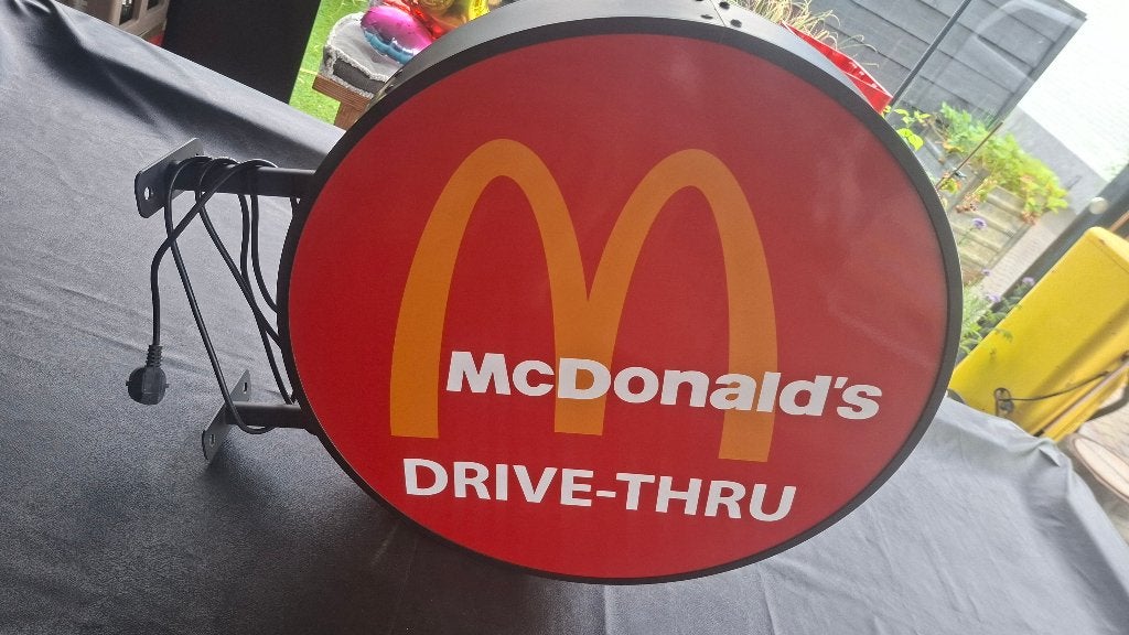 Mac Donalds MC Donalds Lichtbak dubbelzijdig reclamebord., Ophalen, ., Lichtbak of (neon) lamp, Zo goed als nieuw