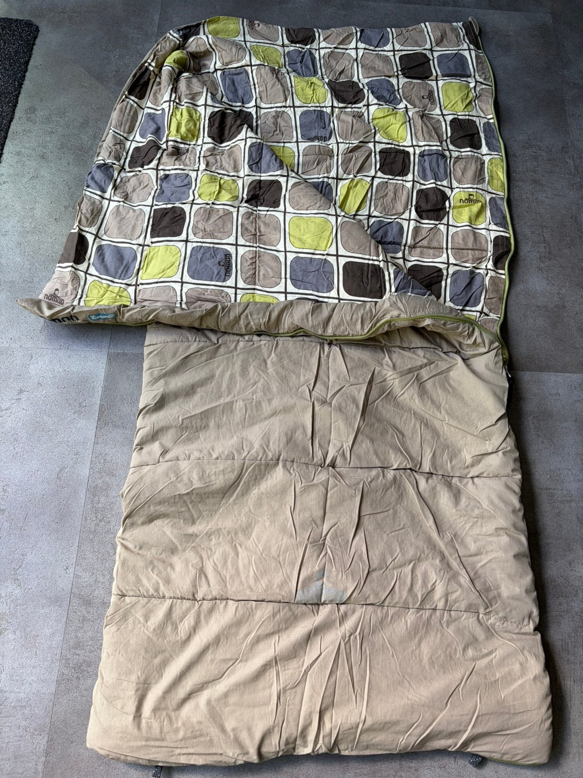 2x Nomad kinderslaapzakken (Lichtbruin & Groen/Blauw), Ophalen of Verzenden, Gebruikt