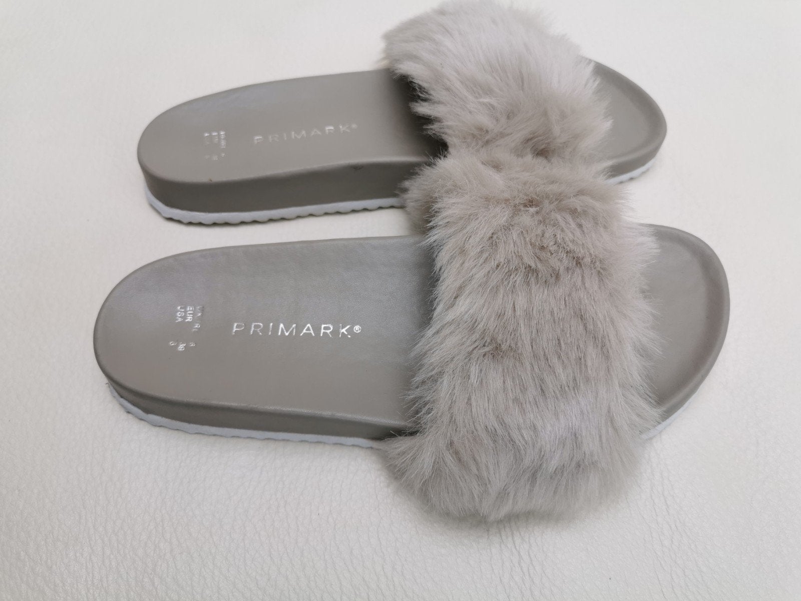 Slippers met nepbont mt. 39, Slippers, Zo goed als nieuw, Grijs, Verzenden