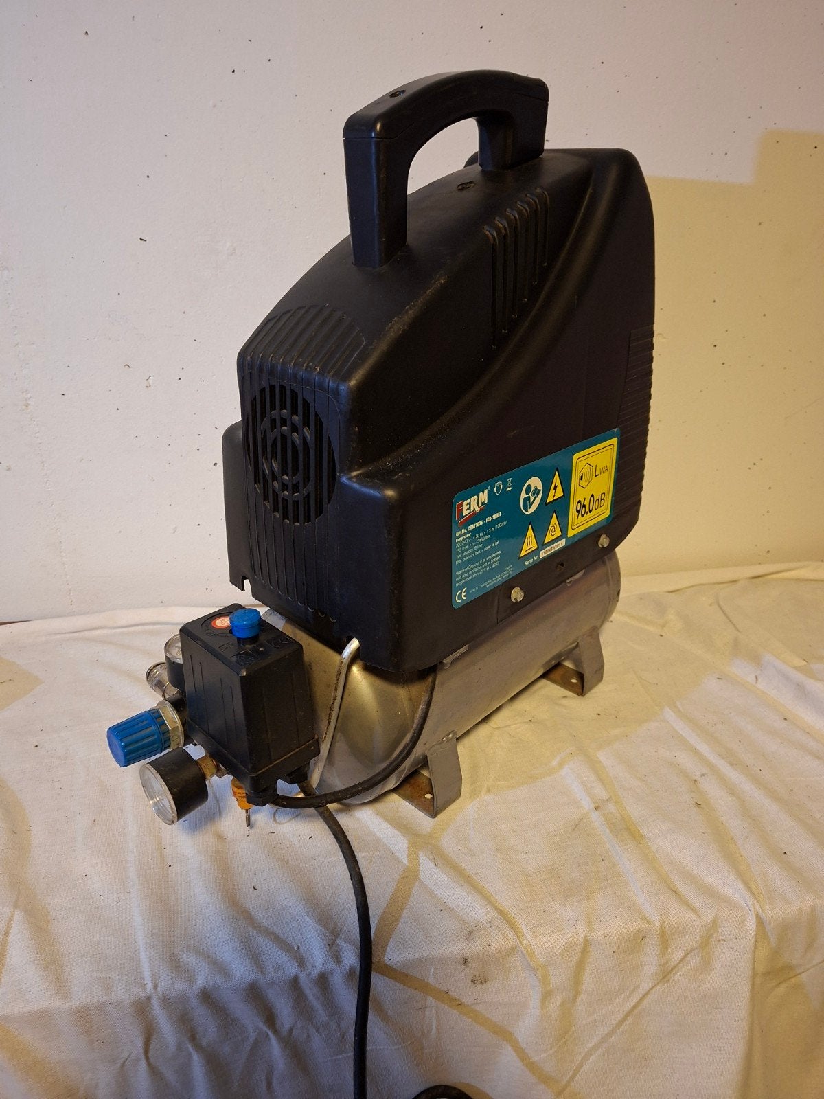 Ferm Compressor - Compact en Mobiel, Gebruikt, 6 tot 10 bar, Ophalen of Verzenden, Minder dan 200 liter/min