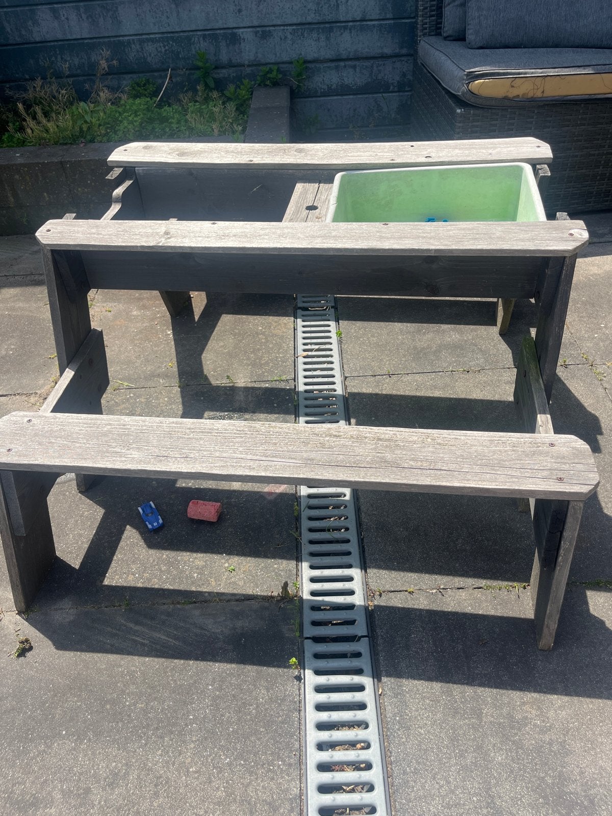 Gratis - Houten speeltafel met zandbak/waterbak, Ophalen of Verzenden, Gebruikt, Zandbak