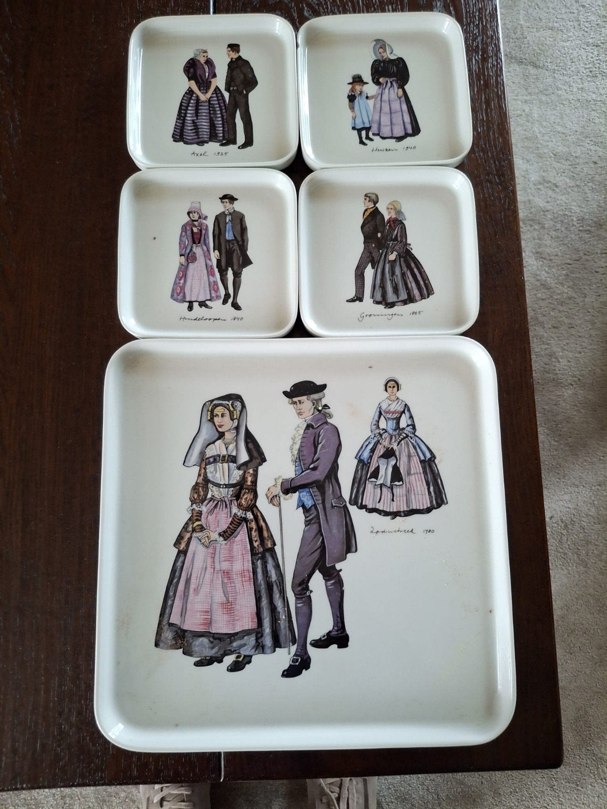 Villeroy & Boch Burgherdracht gebakset, Antiek en Kunst, Antiek | Servies los, Ophalen of Verzenden