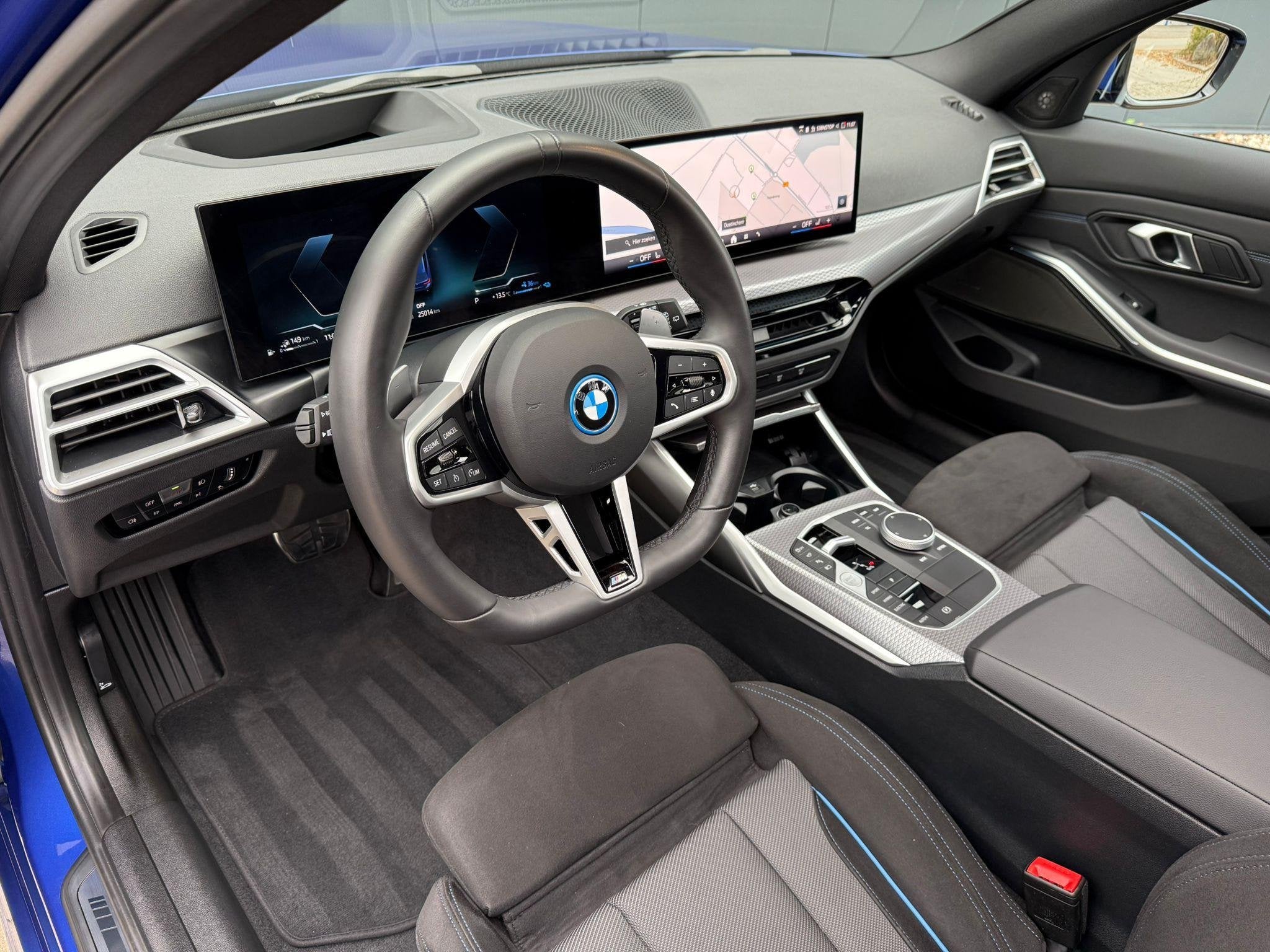 BMW 3-serie Touring 330e xDrive M-sport pano tr.hk H&K 19 in, Auto's, Automaat, 1998 cc, Gebruikt, 4 cilinders