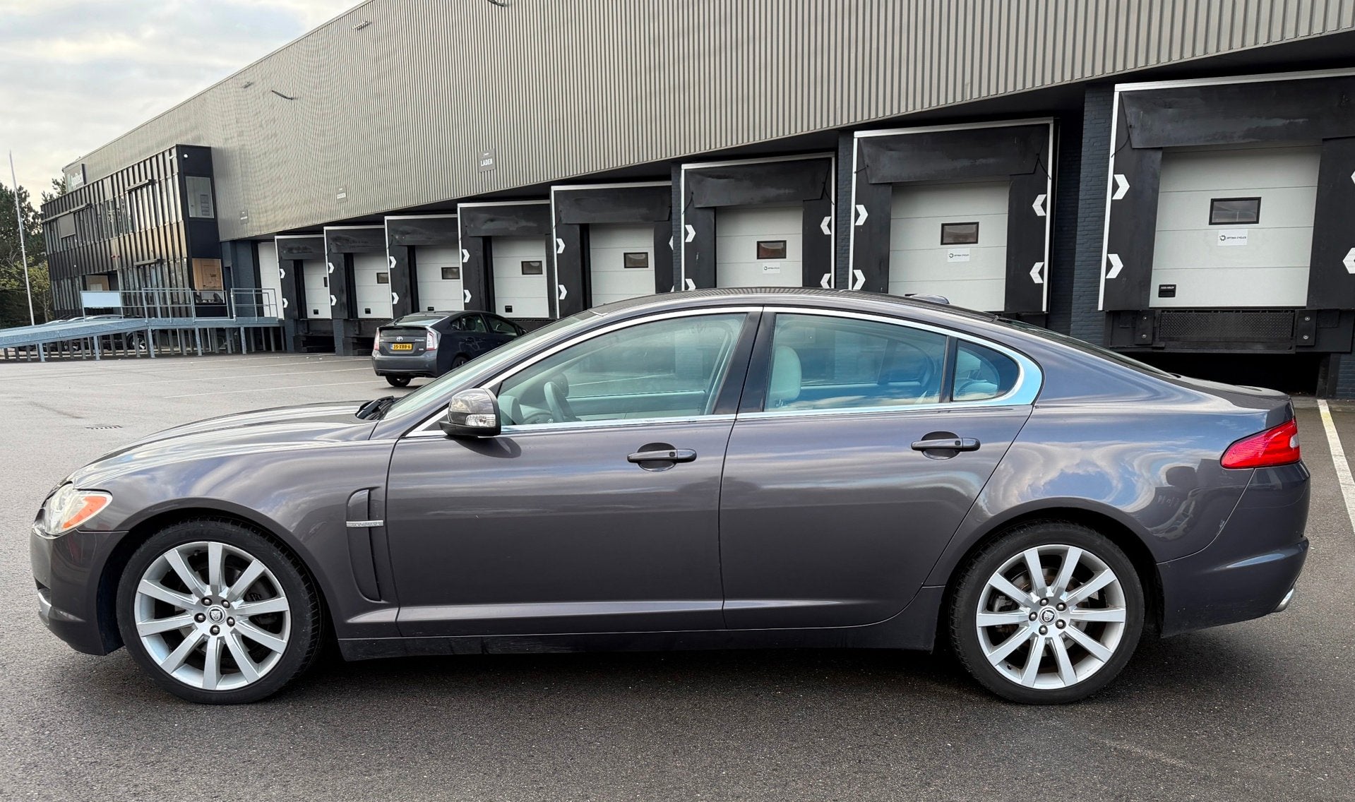 Jaguar XF 4.2 V8 Premium Luxury BOWERS-WILKENS/LEDER/STUUR/S, Automaat, Achterwielaandrijving, Gebruikt, 1850 kg