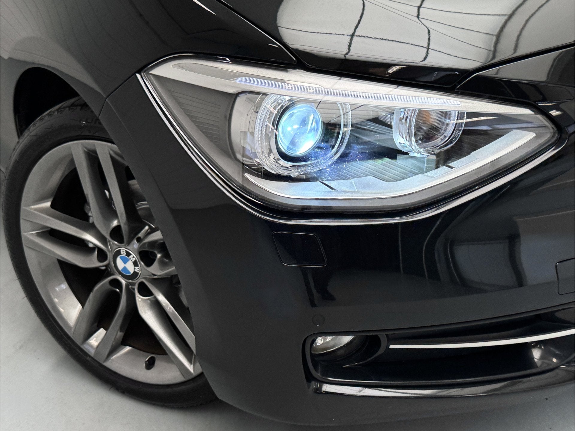 BMW 1-serie 116i Sport 2013, 18", Xenon, Voorstoelen verwarm, Auto's, BMW, Gebruikt, 4 cilinders, Zwart, 650 kg