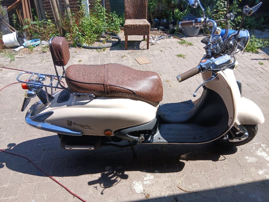 Scooter BTC Old Version met schade, Fietsen en Brommers, Scooters | Overige merken, Gebruikt, Btc, Ophalen of Verzenden, Benzine